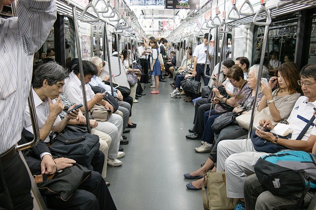 smartphone-train